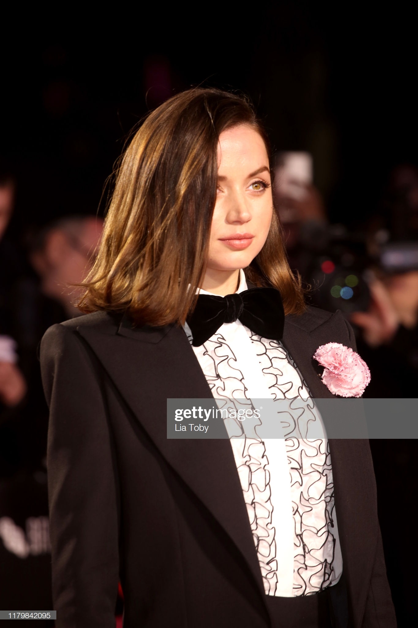 nhan sac bond girl ana de armas anh 11