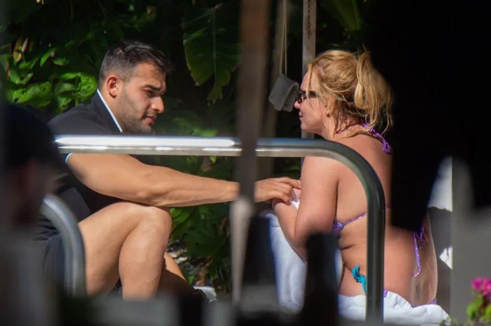 britney spears đón sinh nhật bên tình trẻ ảnh 1 britney spears don sinh nhat ben tinh tre anh 1