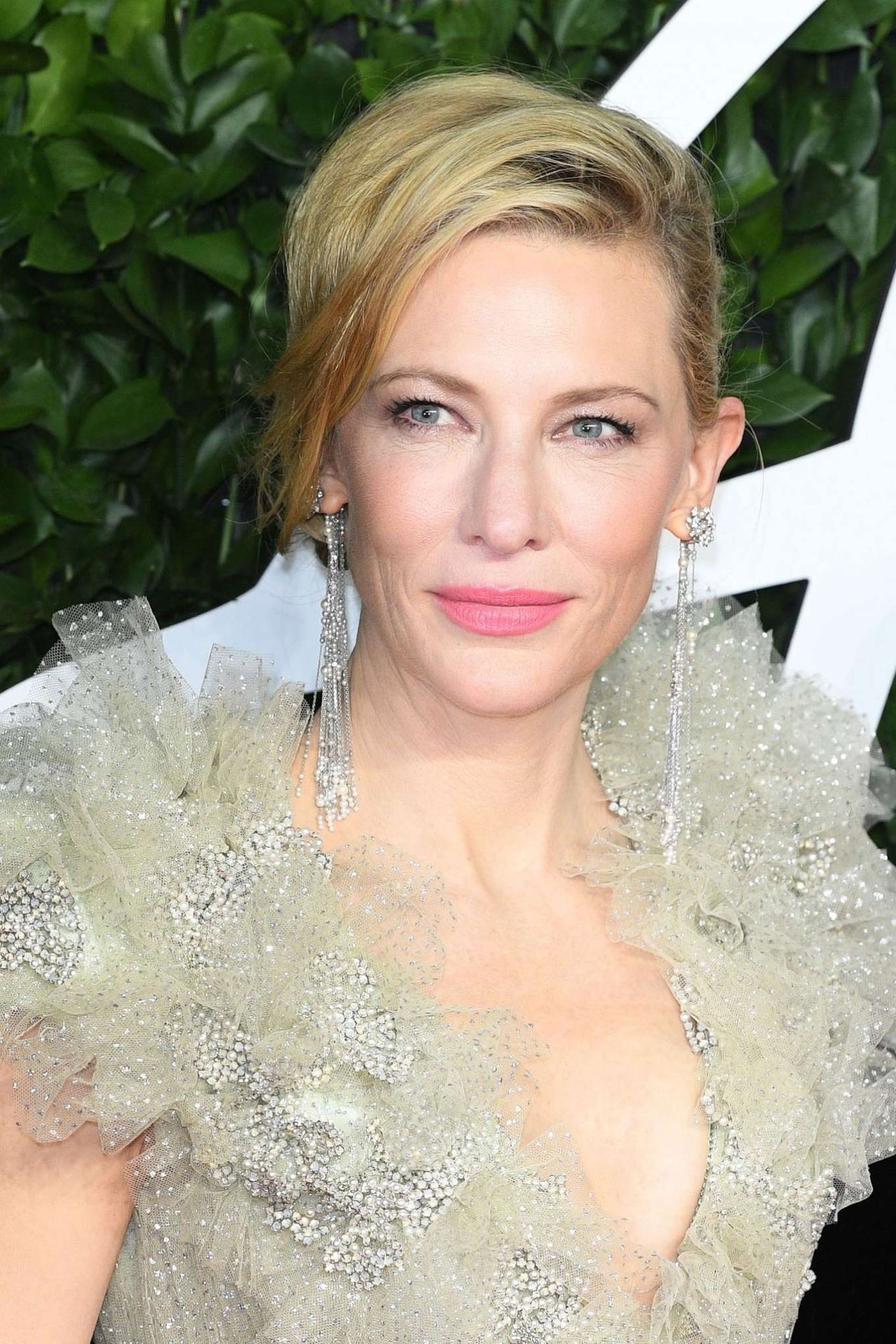 elsa hosk goi cam tren tham do anh 9