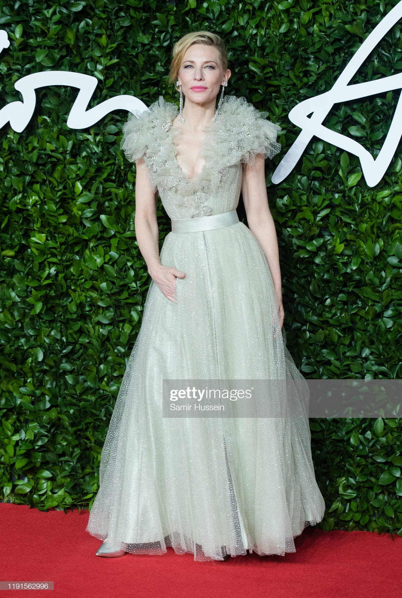 elsa hosk goi cam tren tham do anh 8