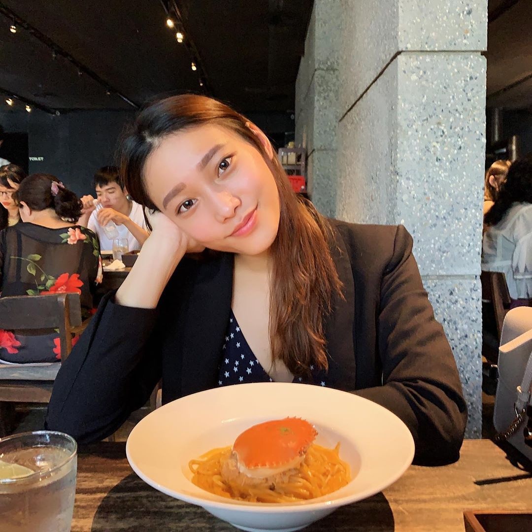 ban gai cua ly hoang nam anh 13