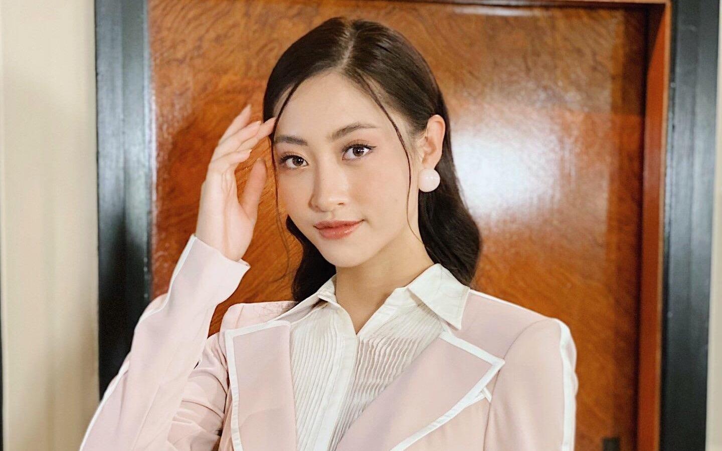 Luong Thuy Linh noi tieng Anh o Hoa hau The gioi 2019 hinh anh