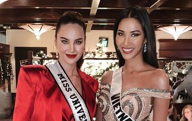 Hoang Thuy do sac voi duong kim Hoa hau Hoan vu Catriona Gray hinh anh