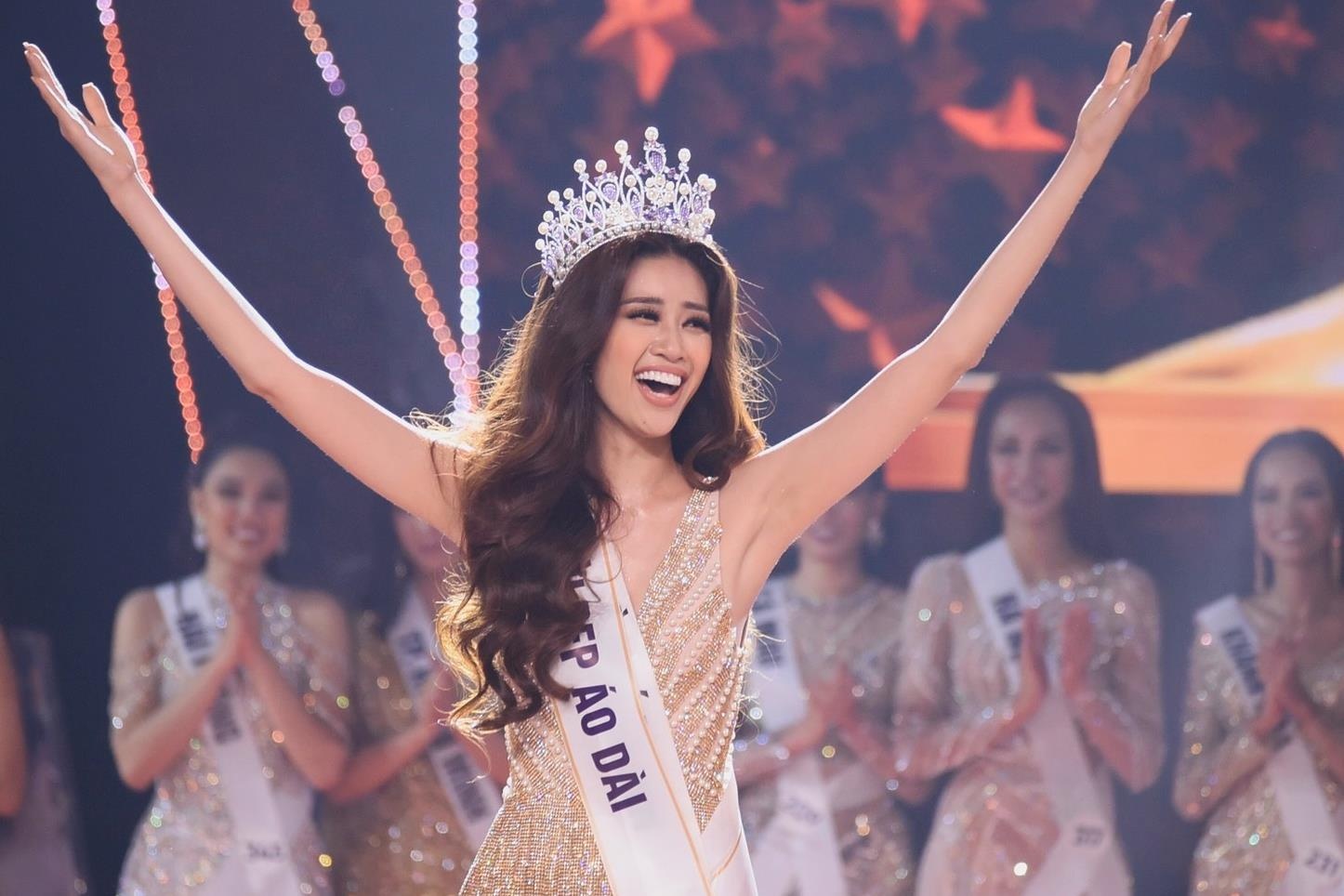 Khoanh khac dang quang cua Hoa hau Hoan vu Nguyen Tran Khanh Van hinh anh