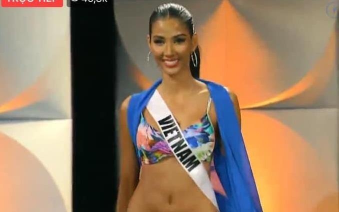 Hoang Thuy dien ao tam nong bong o Hoa hau Hoan vu 2019 hinh anh