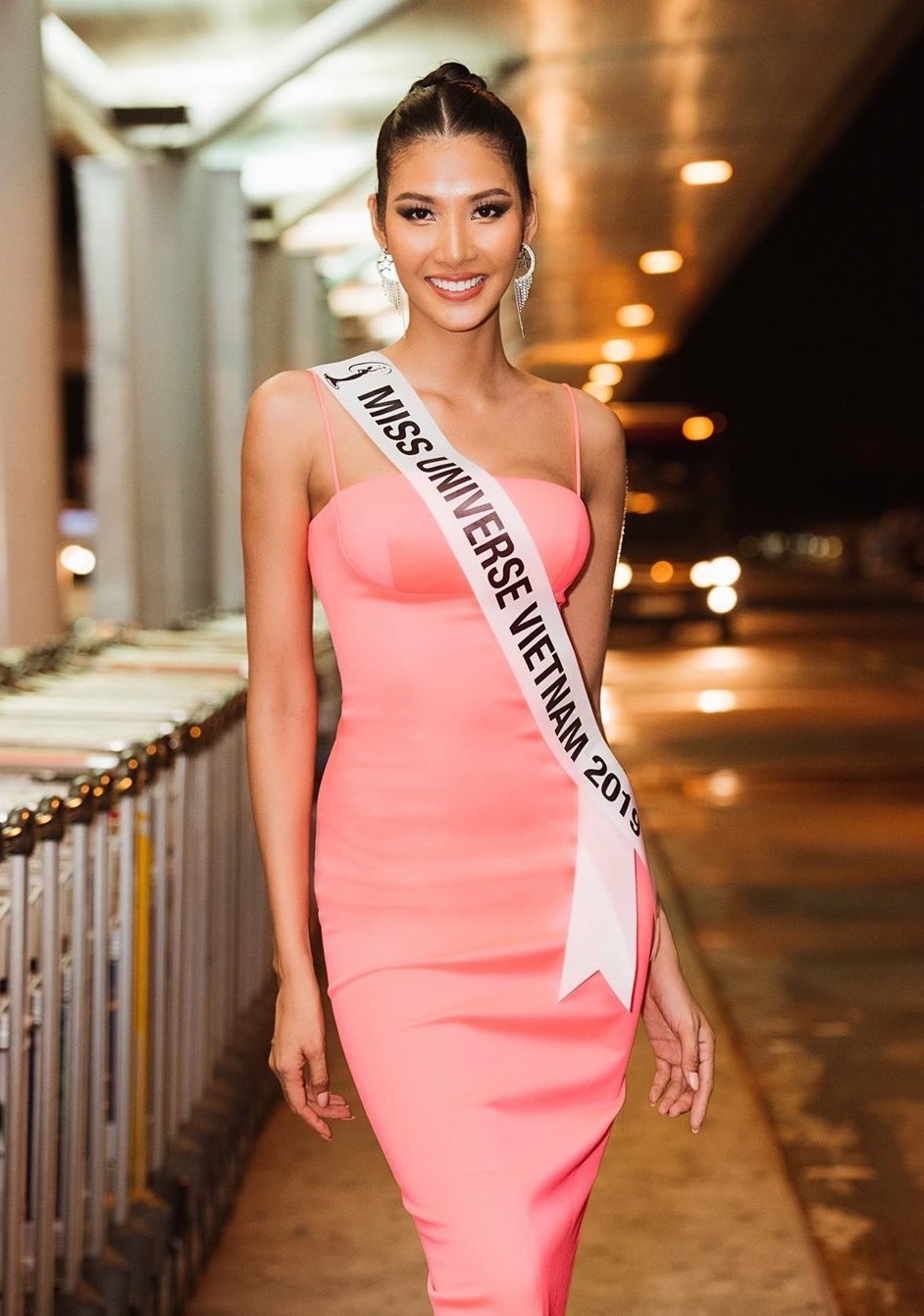 Hoang Thuy o Hoa hau Hoan vu the gioi 2019 anh 1