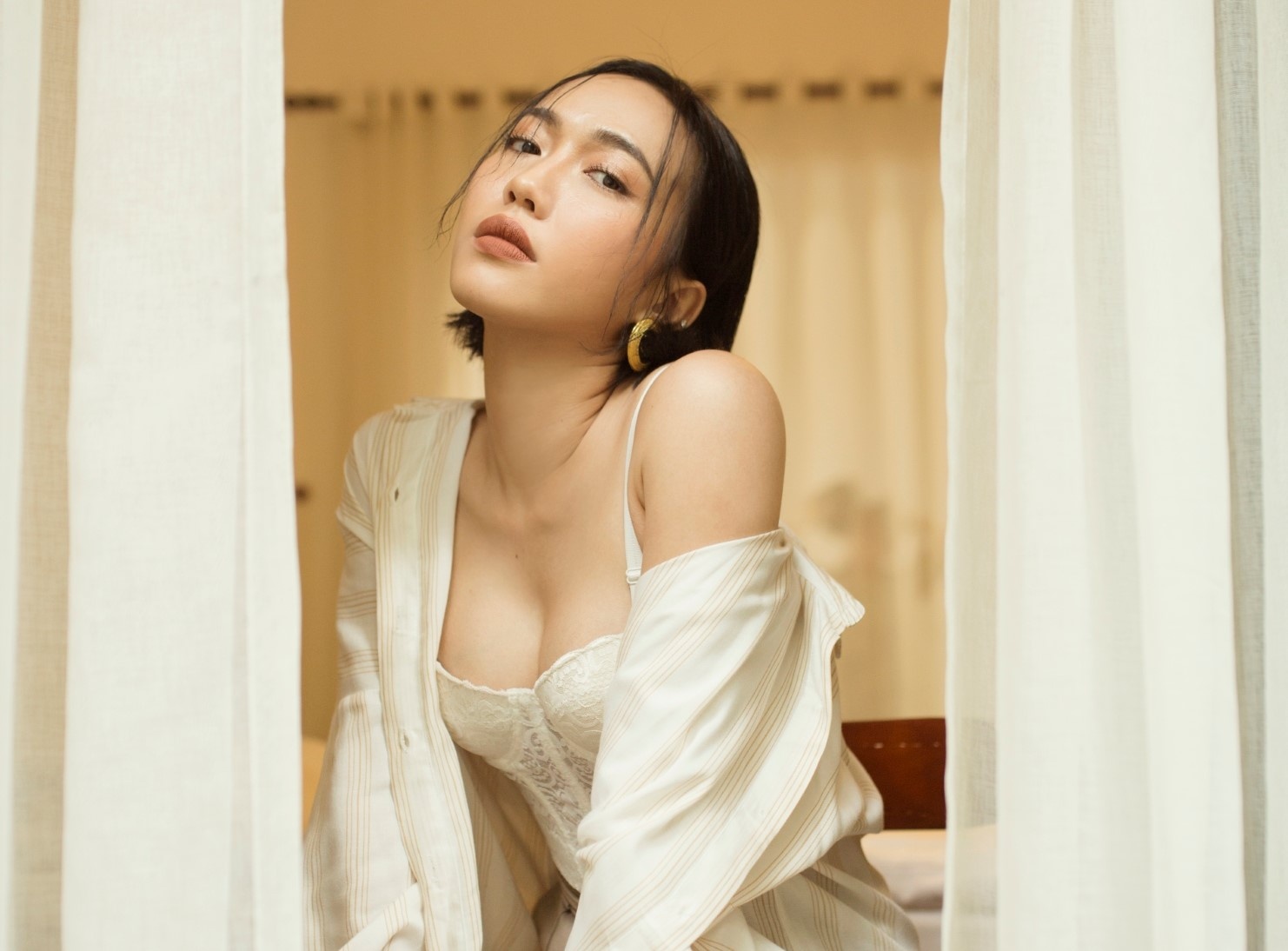 Dieu Nhi mac goi cam anh 9