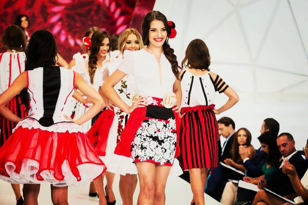 hoa hau lien luc dia 2019 khoe than anh 11