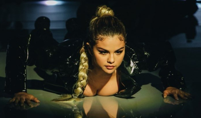 Selena Gomez mac goi cam, hua hen tai xuat hinh anh