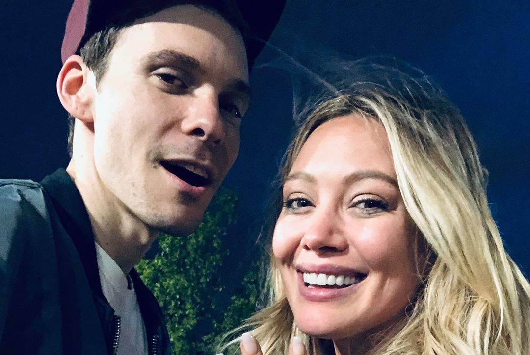 Hilary Duff cuoi bi mat hinh anh