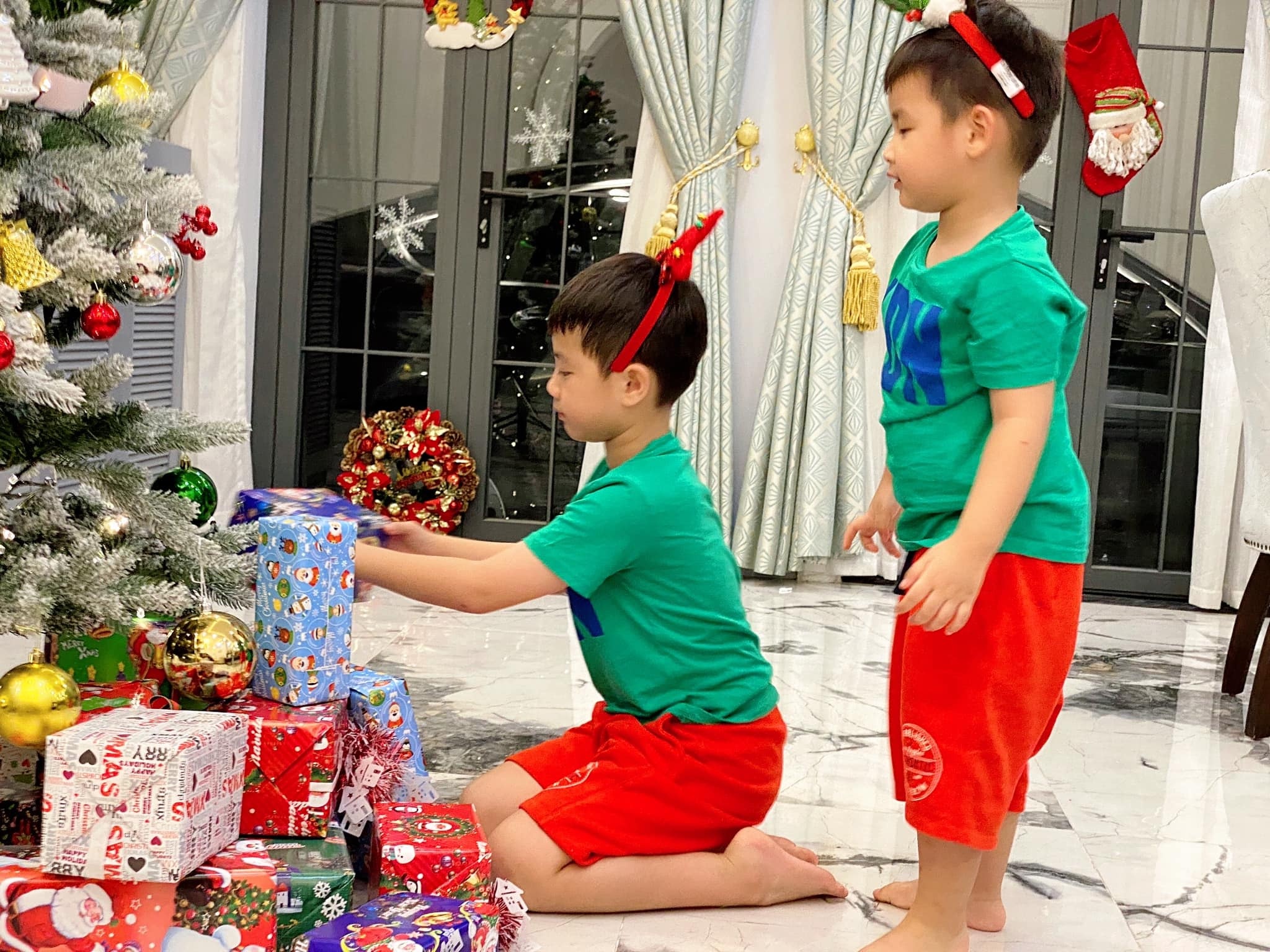 sao viet khoe anh gia dinh an noel anh 8