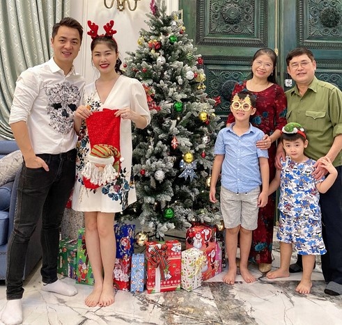 sao viet khoe anh gia dinh an noel anh 7