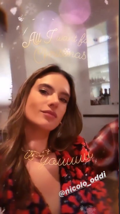 kylie jenner mac goi cam don giang sinh anh 6