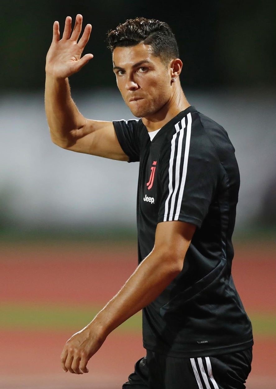 nguoi mau playboy duoc ronaldo tan tinh anh 2