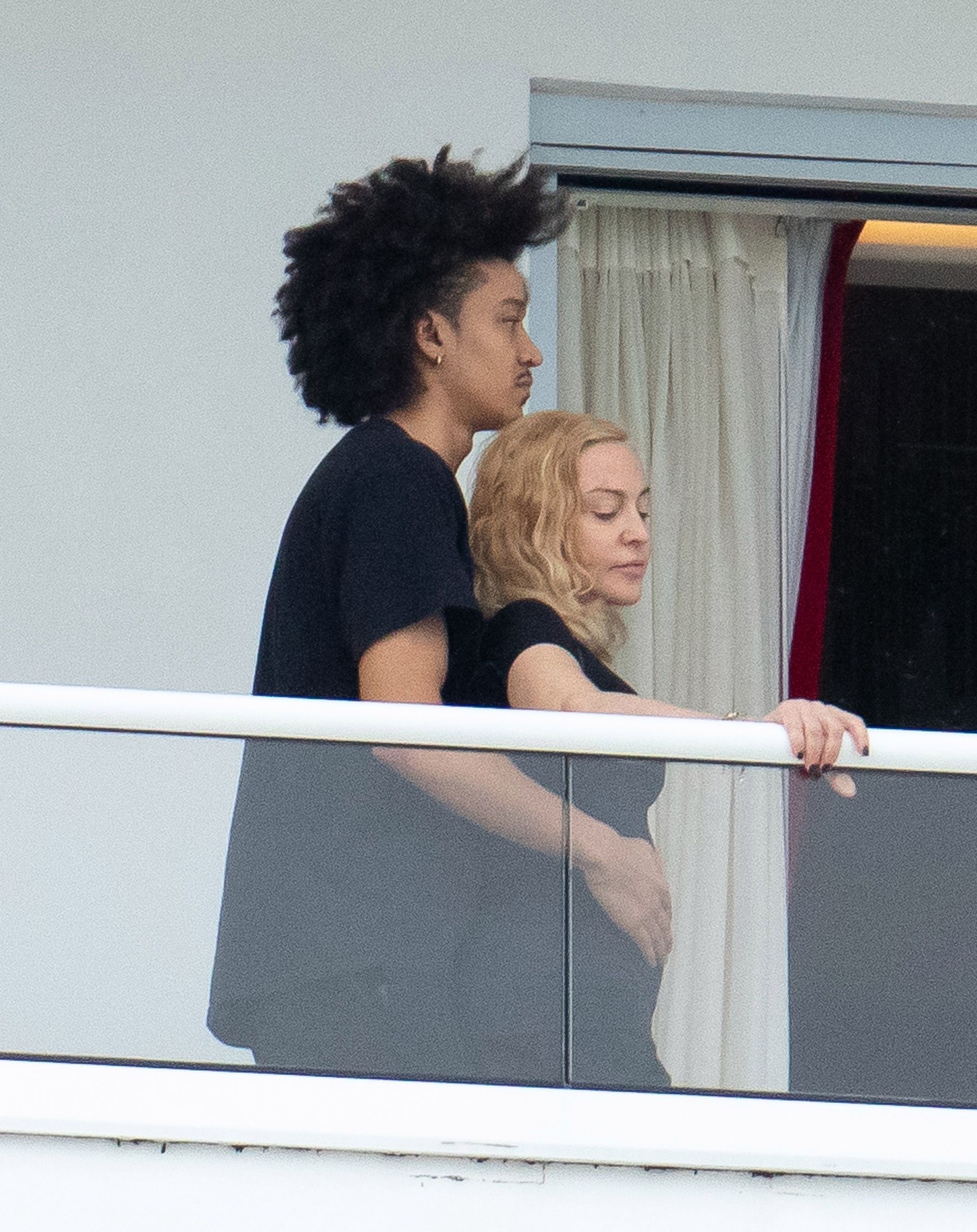 tình trẻ điển trai của Madonna ảnh 1 tinh tre dien trai cua Madonna anh 1