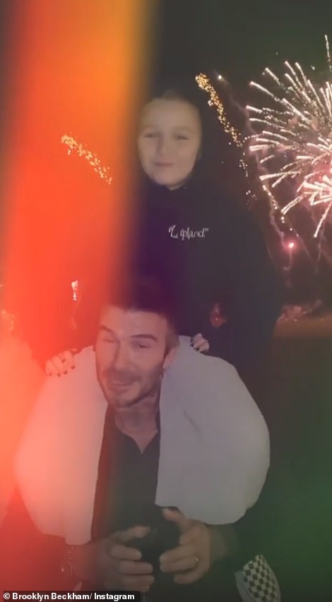 sao Hollywood đón năm mới ảnh 2 sao Hollywood don nam moi anh 2