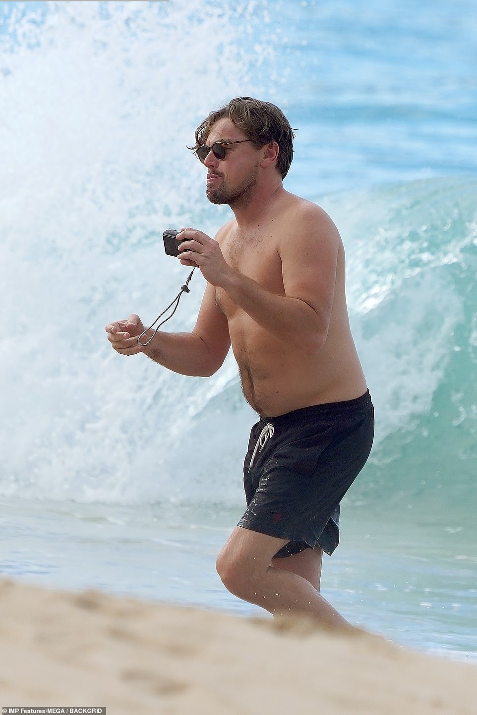 Leonardo DiCaprio chup anh ban gai anh 8