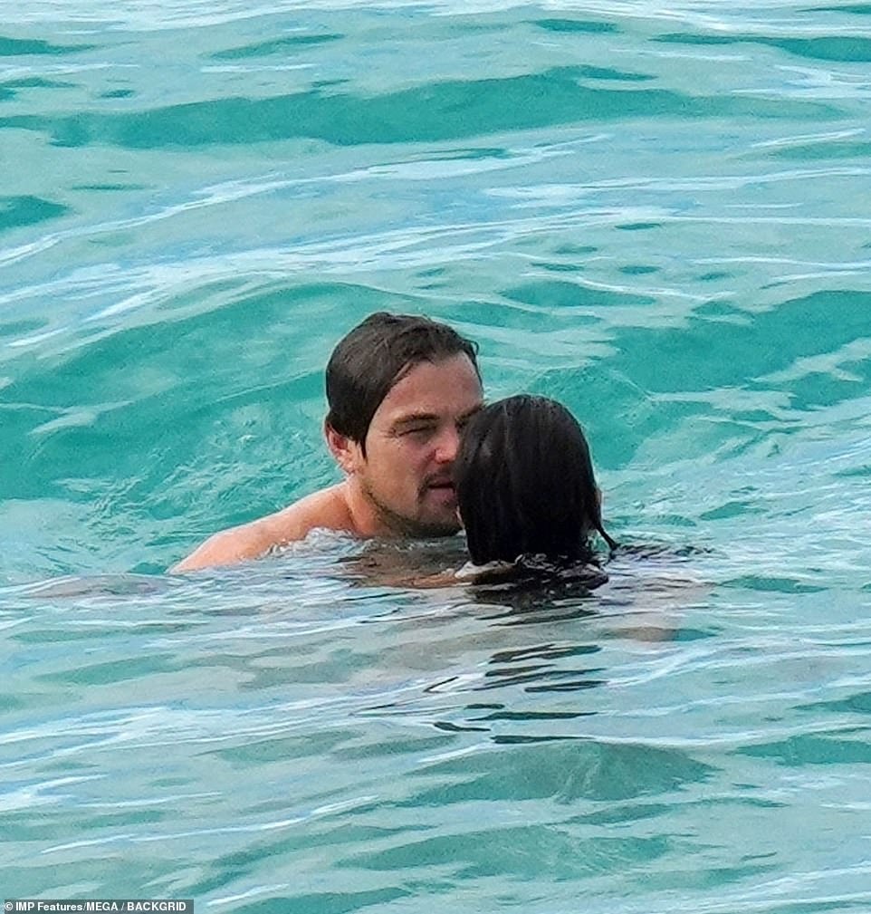 Leonardo DiCaprio chup anh ban gai anh 3