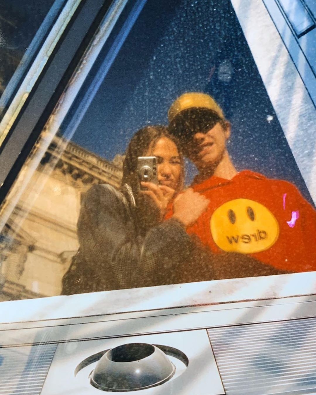 Romeo Beckham quấn quýt bạn gái ảnh 2 Romeo Beckham quan quyt ban gai anh 2