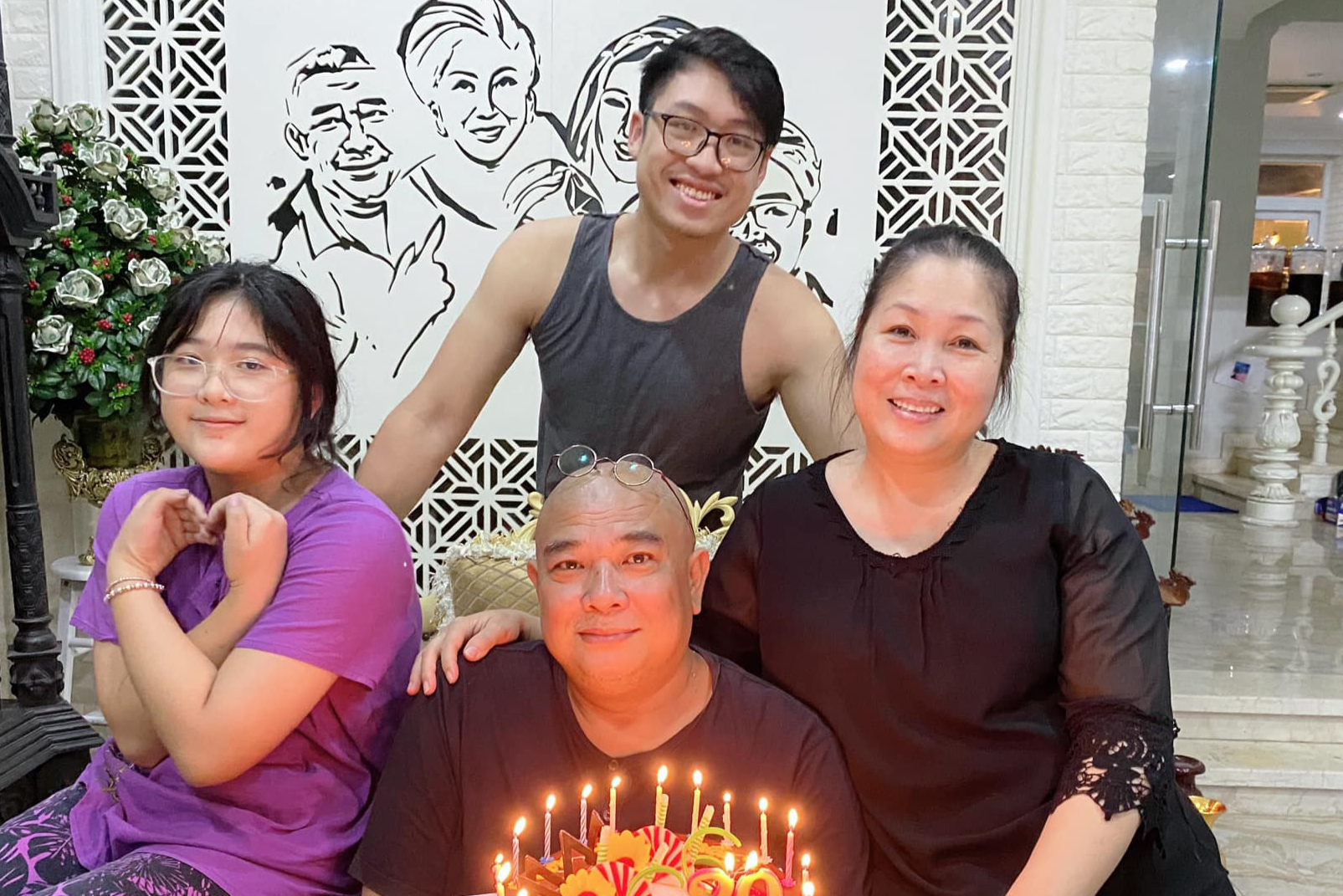 Hong Van va Le Tuan Anh ky niem 20 nam ngay cuoi hinh anh