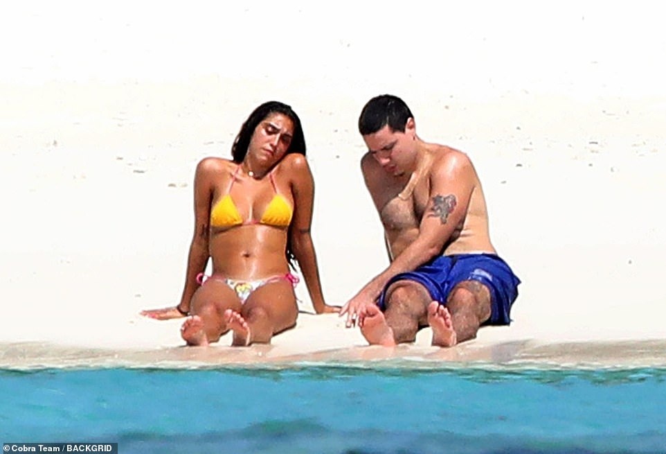 con gai Madonna mac bikini anh 2