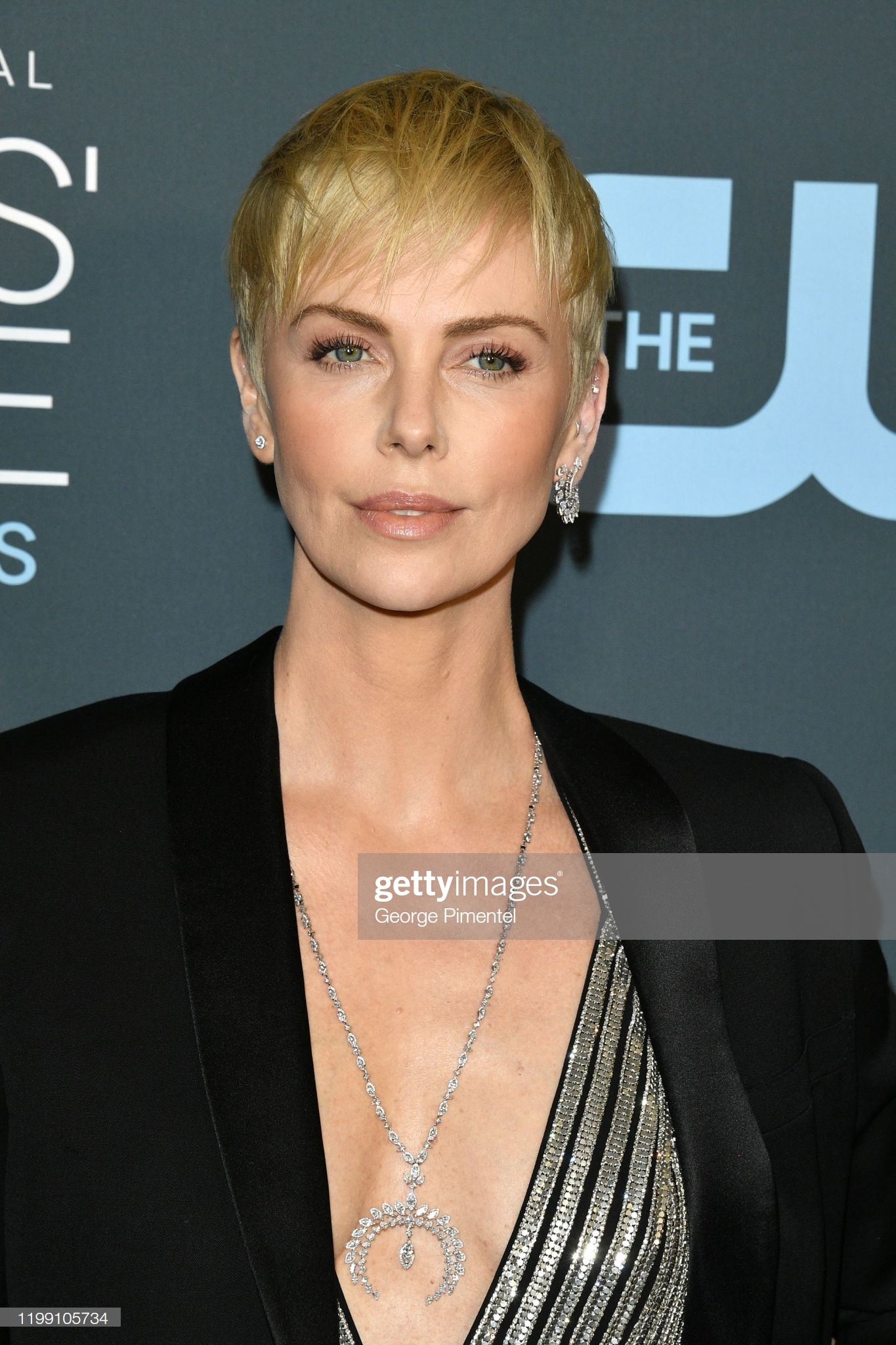 Anne Hathaway goi cam sau khi sinh con anh 8