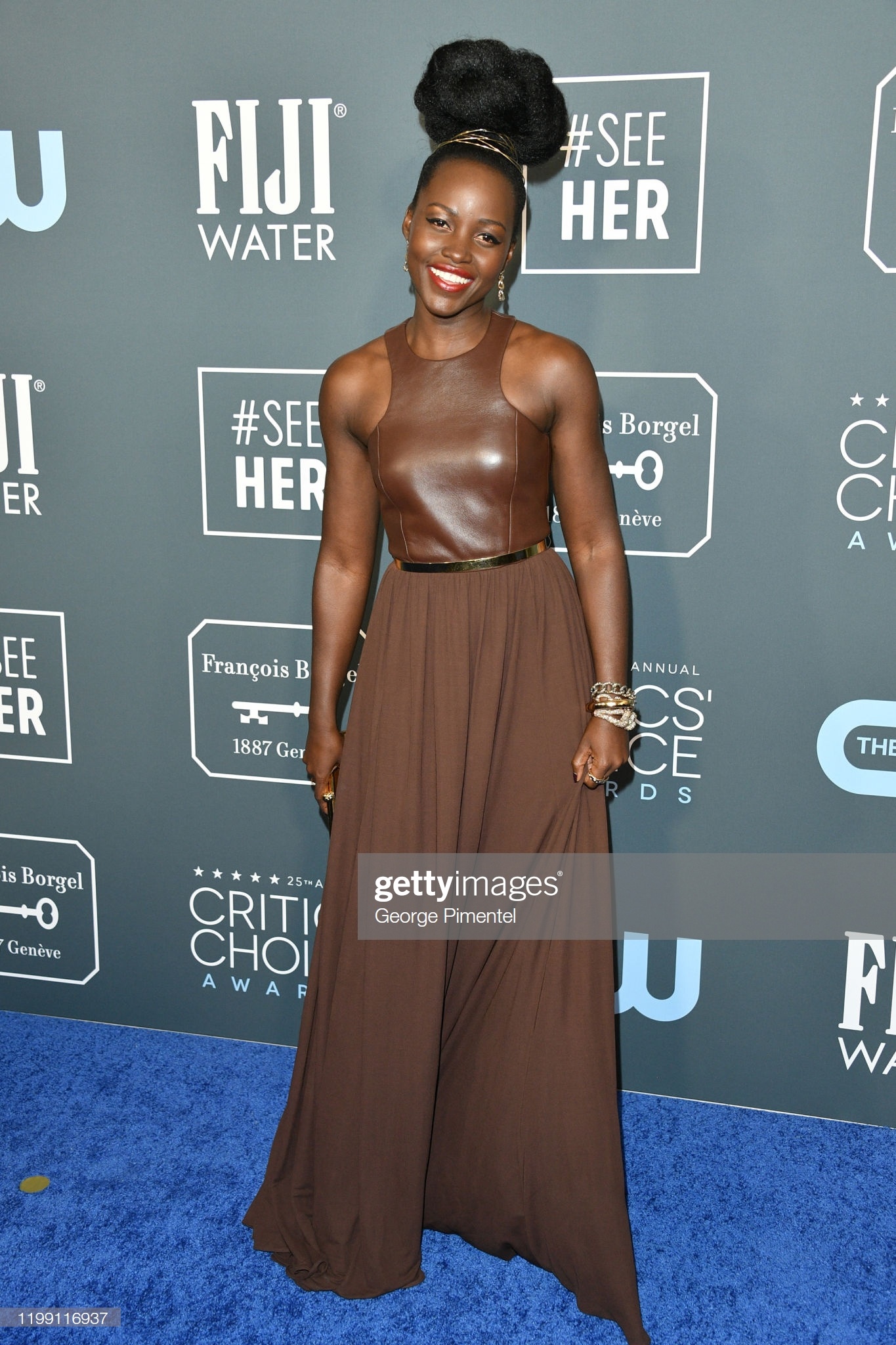 Anne Hathaway goi cam sau khi sinh con anh 13