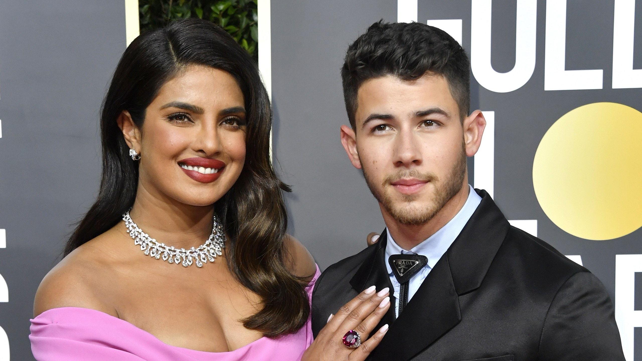 Vo hoa hau tiet lo khoanh khac phai long Nick Jonas hinh anh