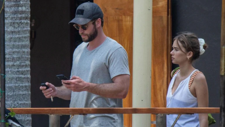liam hemsworth hon ban gai tren bien anh 7