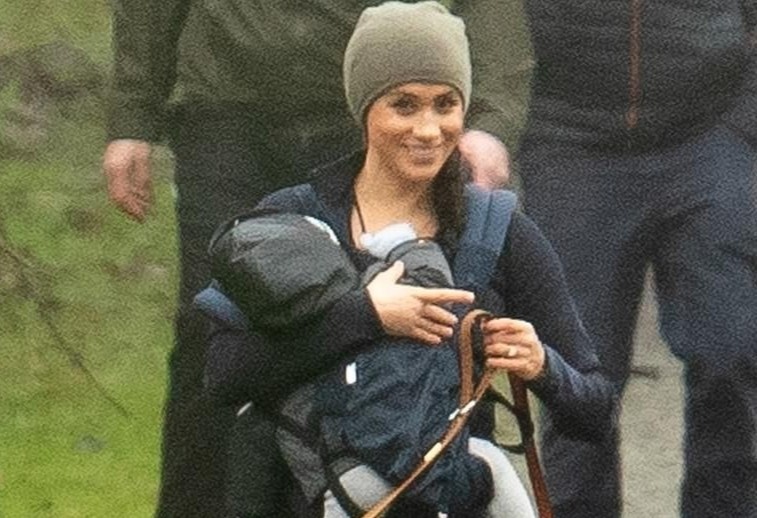 Meghan Markle vui ve be con di dao sau khi rut khoi Hoang gia Anh hinh anh