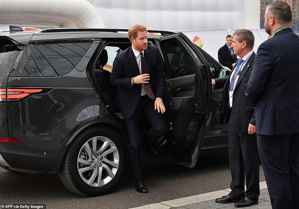 meghan markle be con di dao anh 6