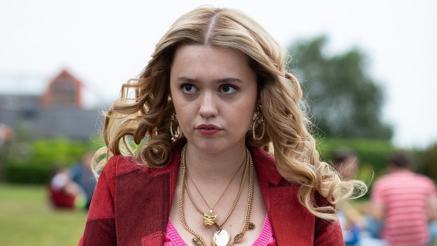 Dan sao phim truyen hinh co noi dung tan cong tinh duc tren xe bus hinh anh