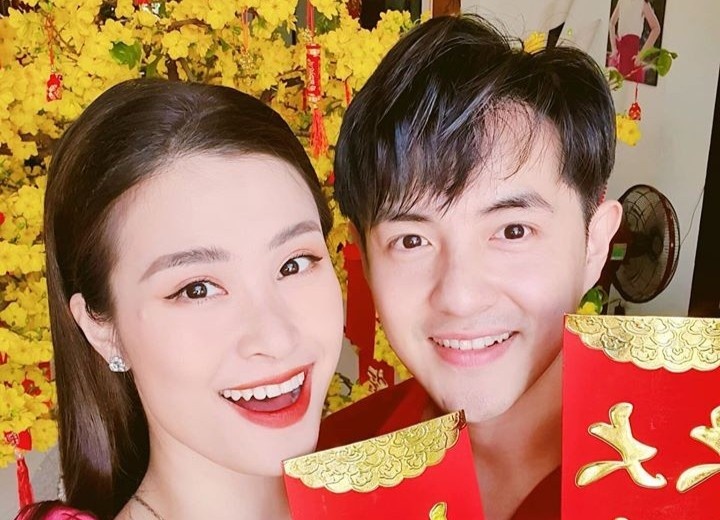 Sao Viet di le nha tho, tham nguoi than ngay mung mot Tet hinh anh