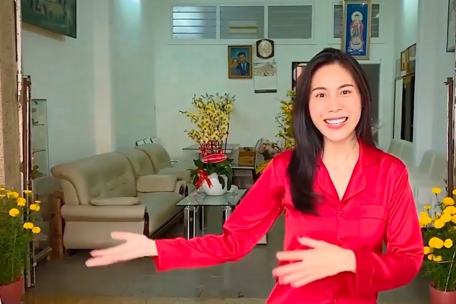 Thuy Tien khoe nha hon 5 ty dong tang me o que hinh anh