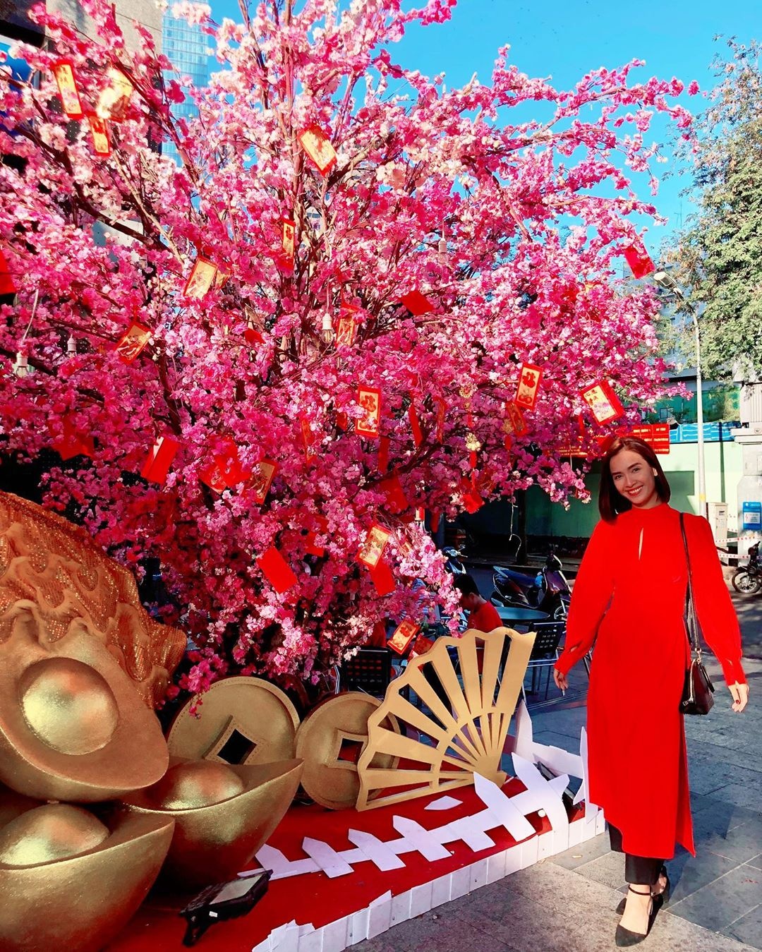 my nhan viet dien ao dai mung 1 tet anh 7