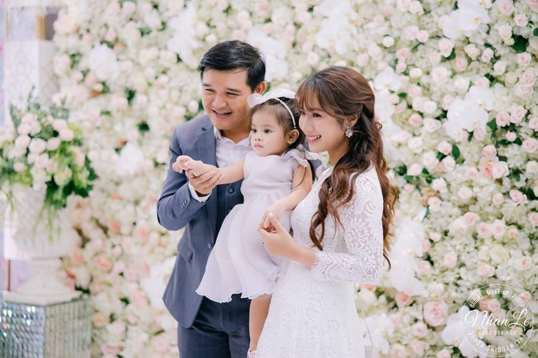 lan ngoc va dan dien vien canh dong bat tan anh 12