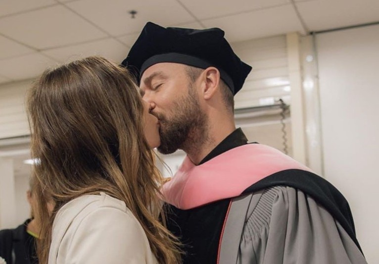 Justin Timberlake hon vo dam duoi sau be boi ngoai tinh hinh anh