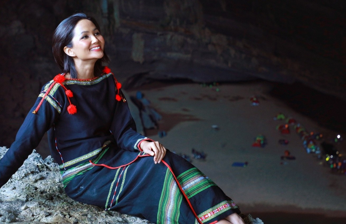 H'Hen Nie len tieng khi hang Son Doong bi nghi co rac hinh anh