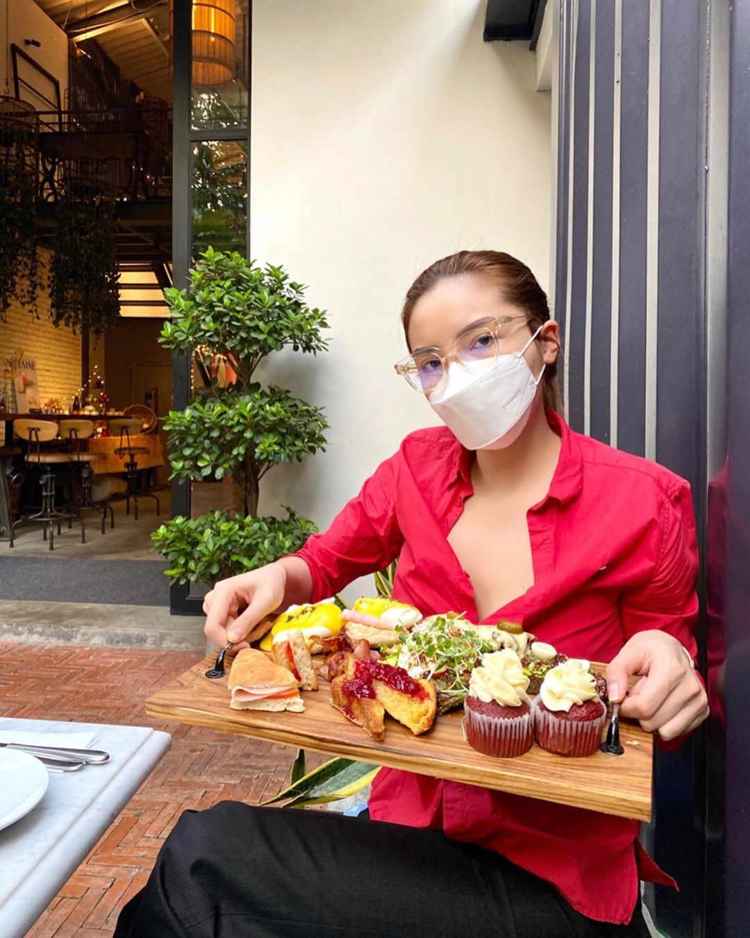 thời trang sao việt giữa dịch virus corona ảnh 15 thoi trang sao viet giua dich virus corona anh 15