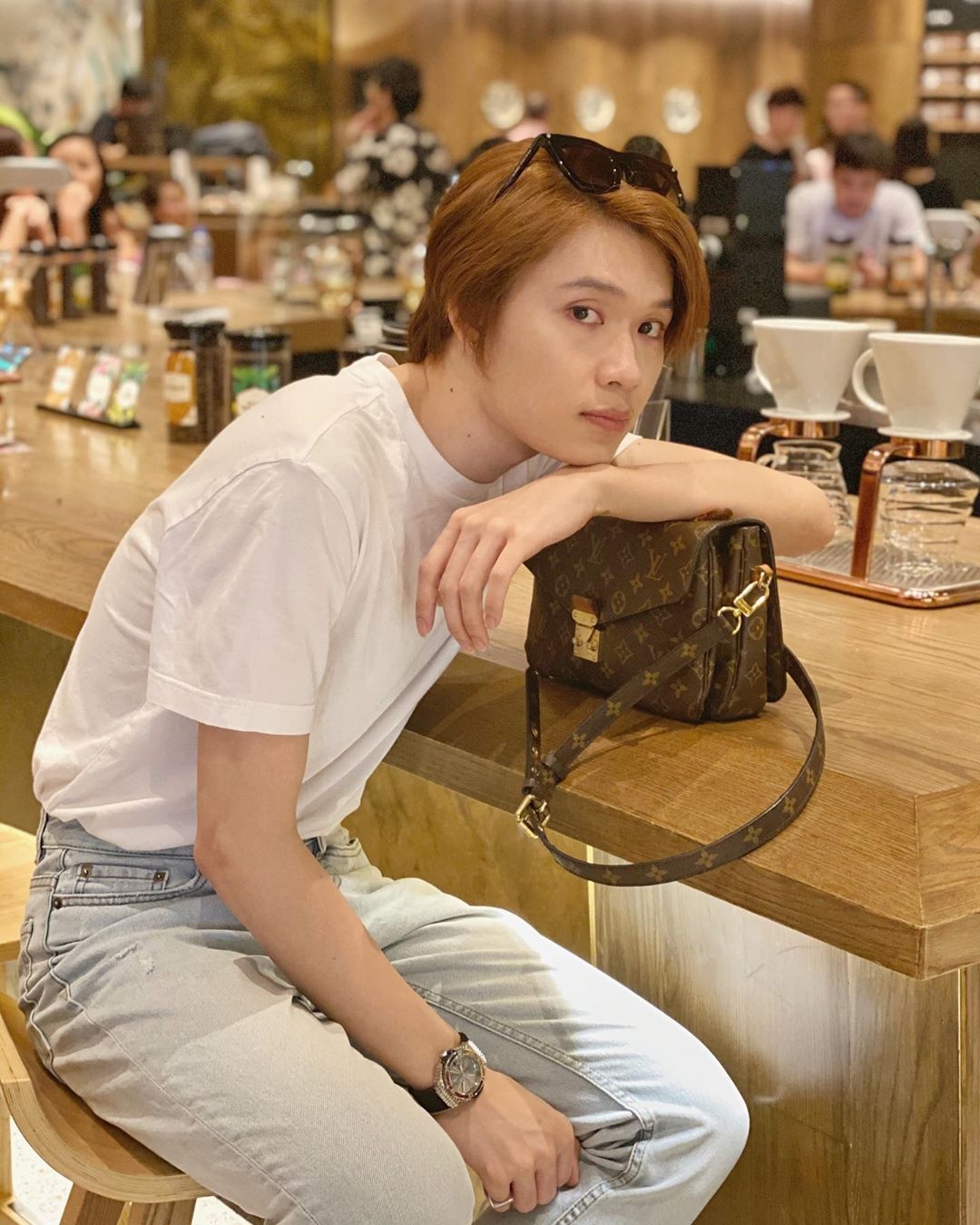 quang trung mua hang hieu anh 3