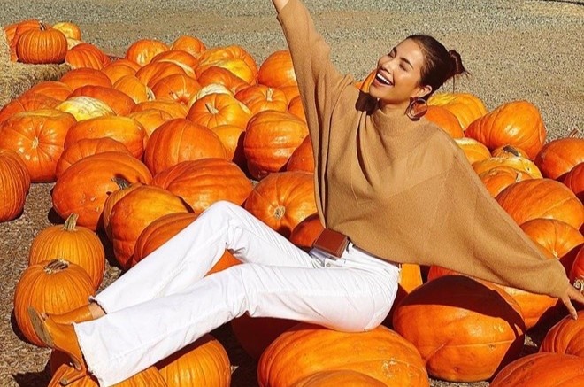 Nghe si Viet bi chi trich cu xu khong phu hop noi cong cong hinh anh