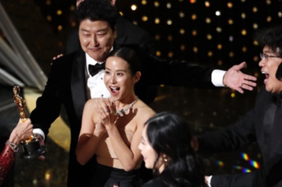 Phong cach goi cam cua my nhan ‘Ky sinh trung’ hinh anh