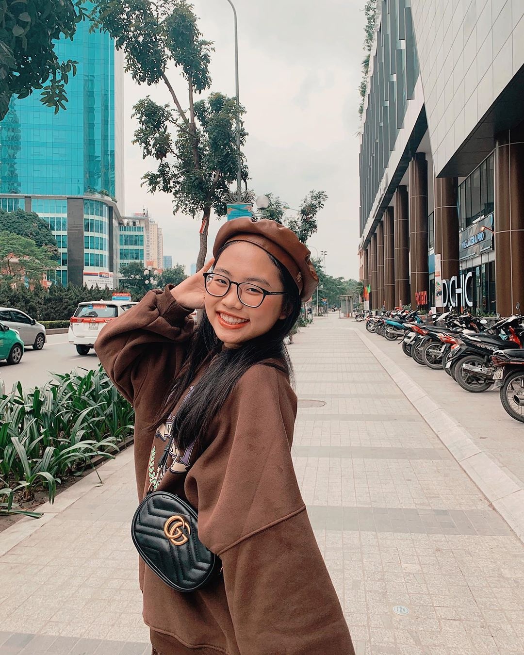 phuong my chi su dung hang hieu anh 1