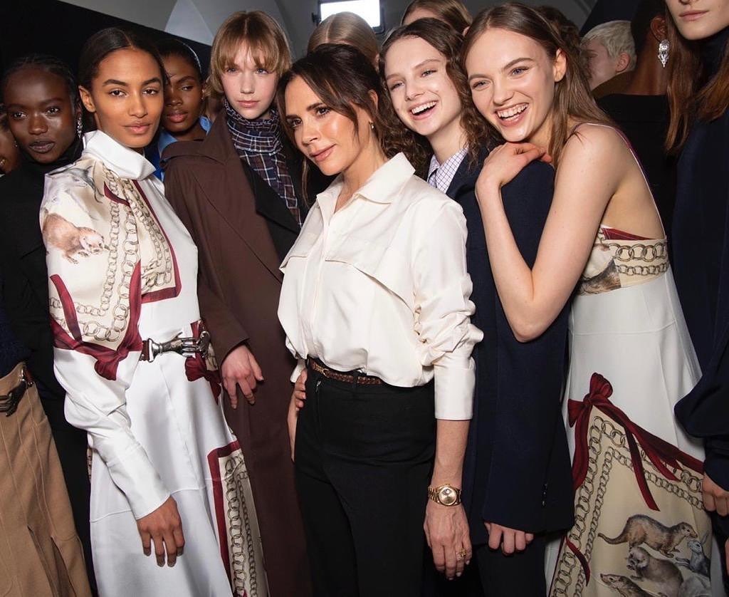 Victoria Beckham khoe chan dai anh 6