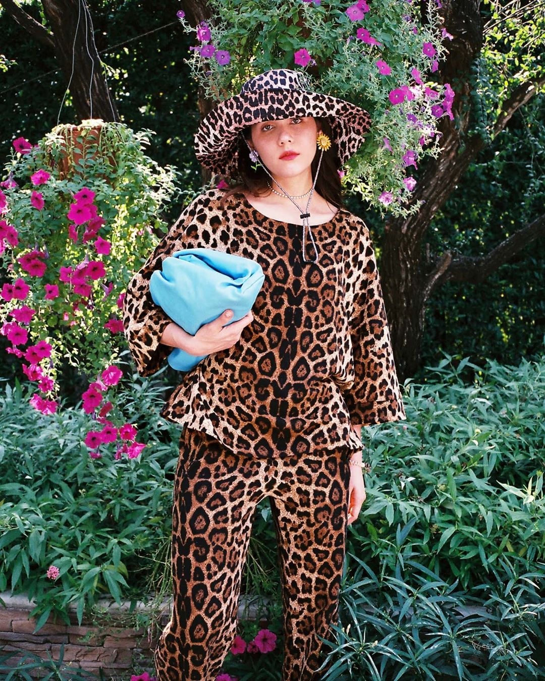 phong cach tre trung cua Araya Hargate anh 4