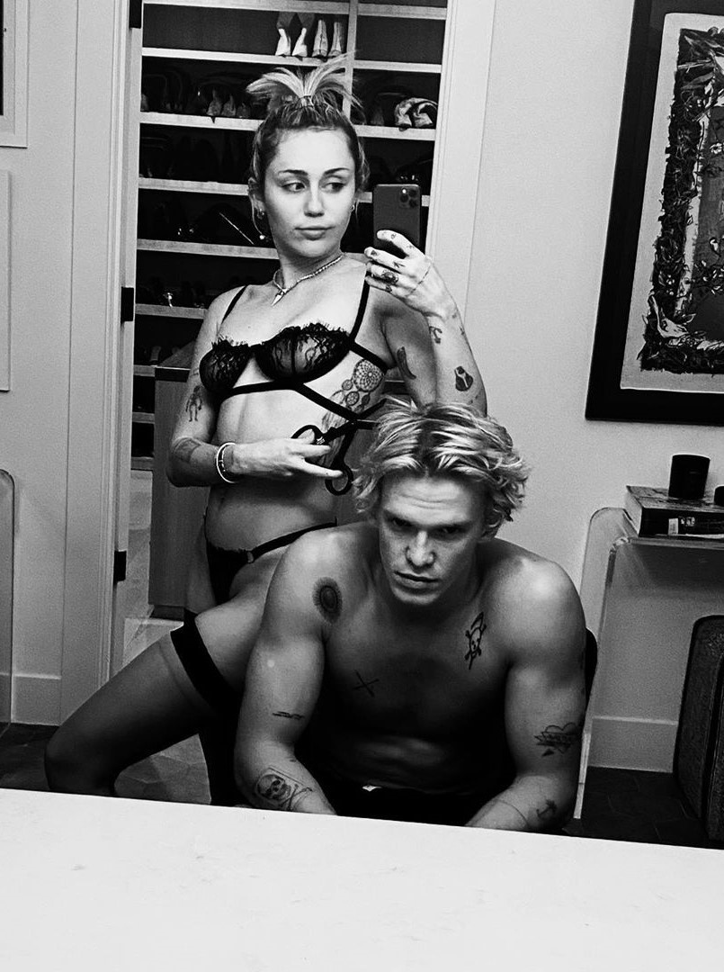 miley cyrus noi loan anh 2