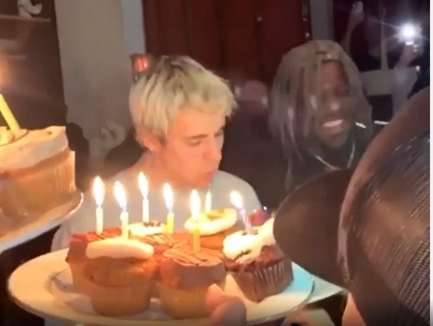 justin bieber hon vo trong sinh nhat anh 1