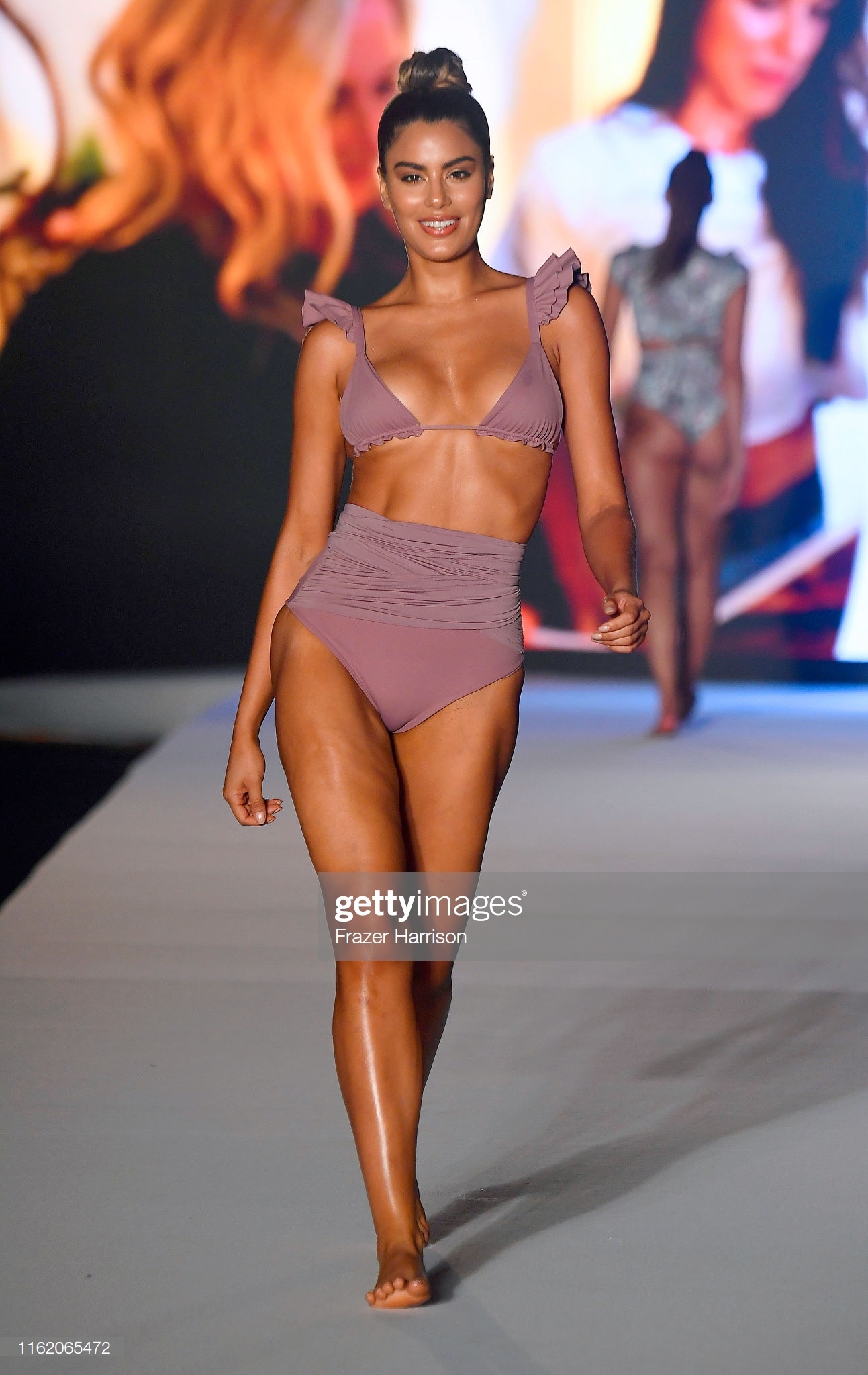 nguoi dep bi trao nham vuong mien miss universe anh 3