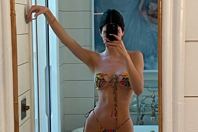 Xu huong dien bikini cua my nhan quoc te hinh anh