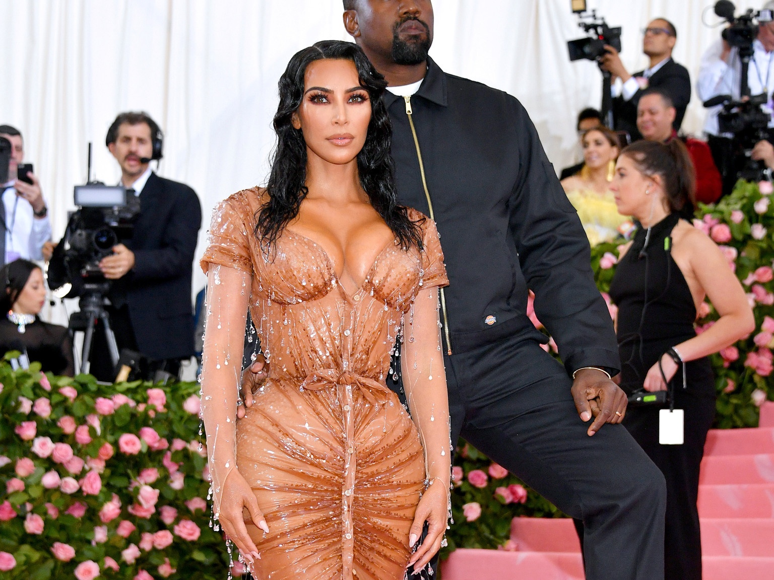 Kim Kardashian mac do bo sat anh 2